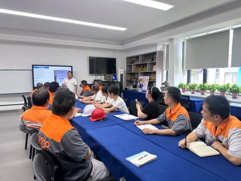 警惕！商铺招牌安全隐患频发，我们岂能坐视不理？插图6